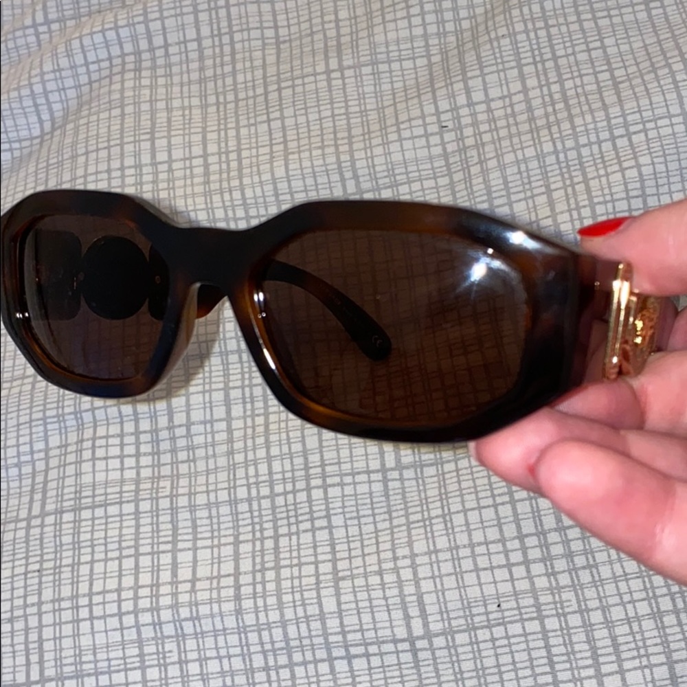 Versace sunglasses 😎😍 - Picture 4 of 5
